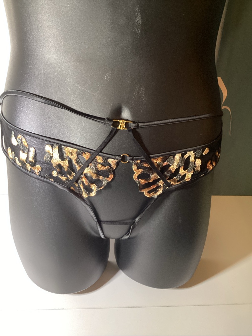Victoria's Secret bra size small 
Panty size Large